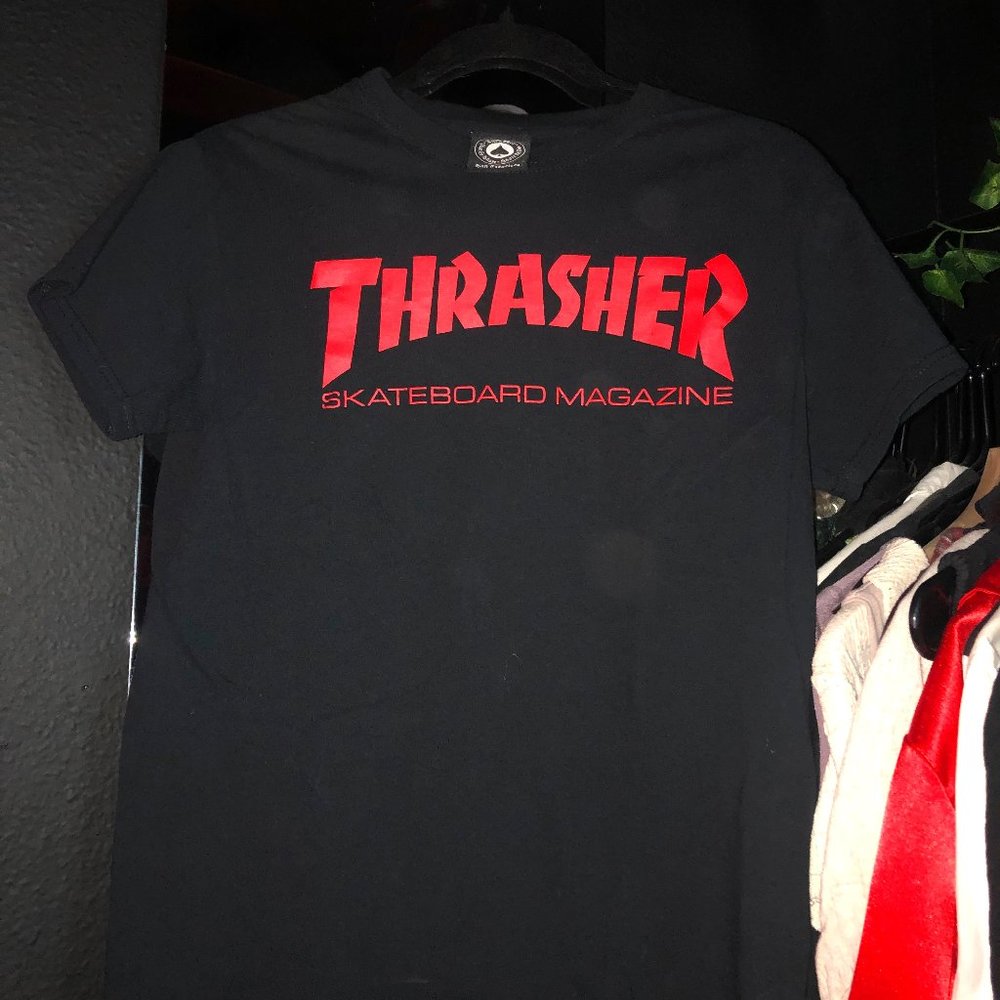 Thrasher Skateboard Magazine Basic Logo Tee - Red/Black - Size S